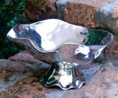 Pedestal bowl and ladle